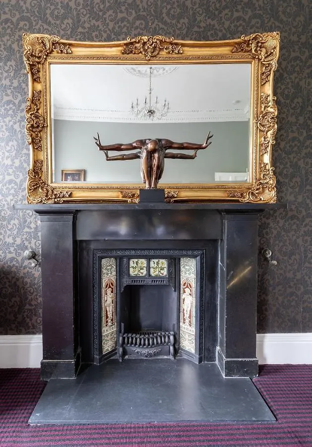 Edinburgh Castle Suite @ The Edinburgh Address