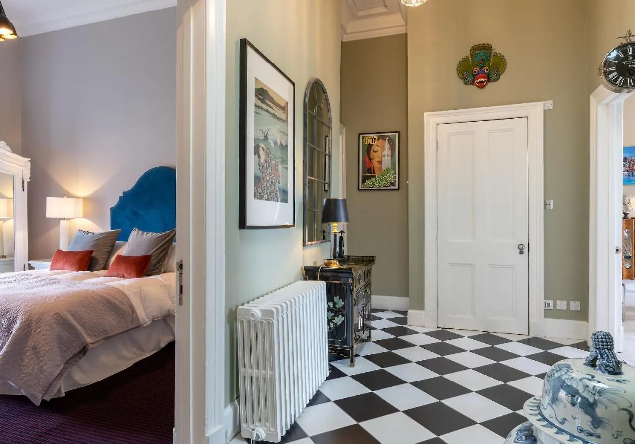 Edinburgh Castle Suite @ The Edinburgh Address 0*,