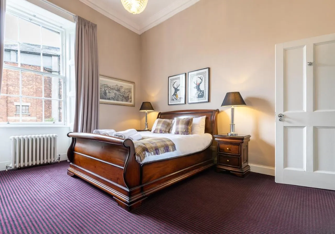 Edinburgh Castle Suite @ The Edinburgh Address