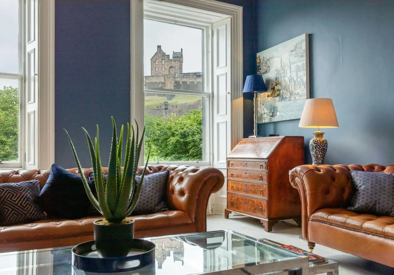 Edinburgh Castle Suite @ The Edinburgh Address